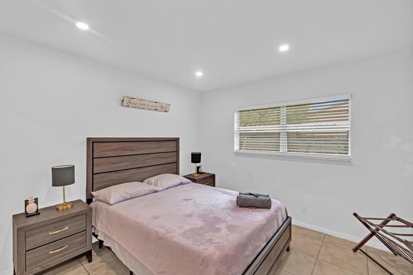 2 Bedroom House Minutes From Beach And Casino Db1 Dania Beach Exterior foto